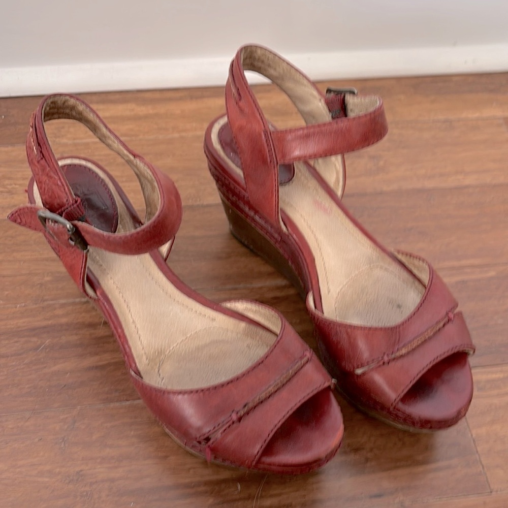 Beautiful Frye platform sandals